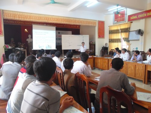 Training on the application of VietGAP in on-sand shrimp raising