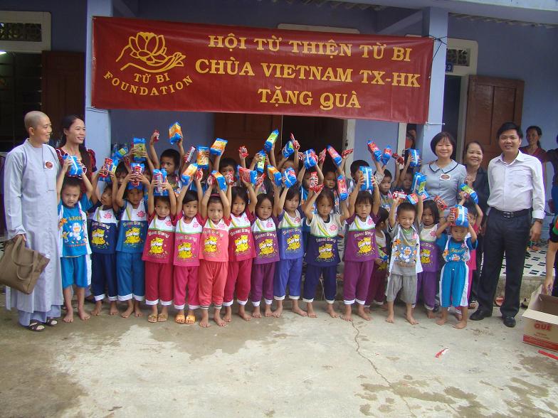 Charity Committee of Rural Development and Poverty Reduction Fund Quang Ninh districts, Quang Binh province has been promoting the efficiency role in relief for of natural disasters compatriots flood.